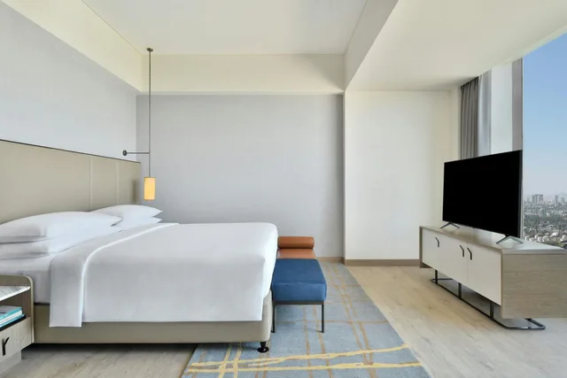 1 Bedroom, Luxury, Suite, King Bed, Skyline View, Balcony, Club Lounge Access, Large، Le Meridien Navi Mumbai 5/8
