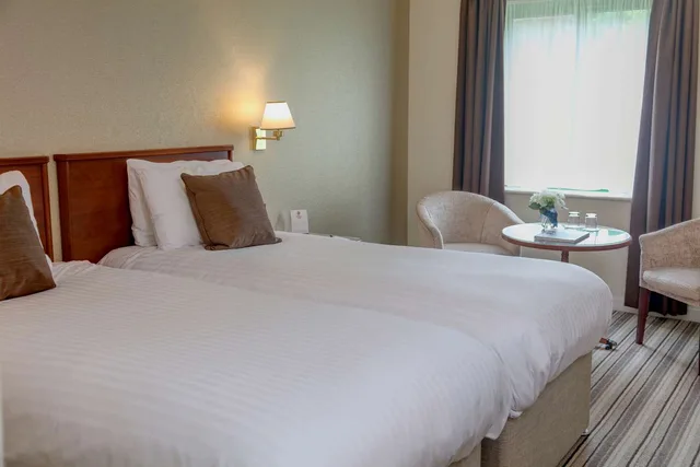 غرفة بسريرين منفصلين لذوي الإعاقة، Best Western Plus Bentley Hotel & Spa 1/1