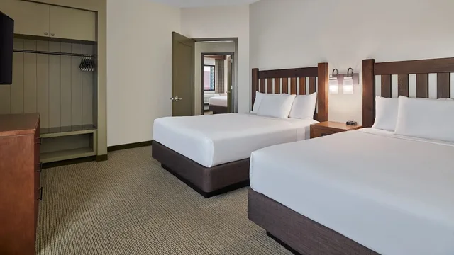 Water, Suite, 1 King and 2 Queen Beds, Sofa، Great Wolf Lodge Arizona 2/4