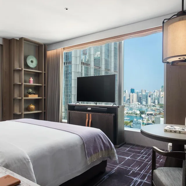 1 Bedroom, Metropolitan, Suite, King Bed, Partial Harbour View، The St. Regis Hong Kong 3/9