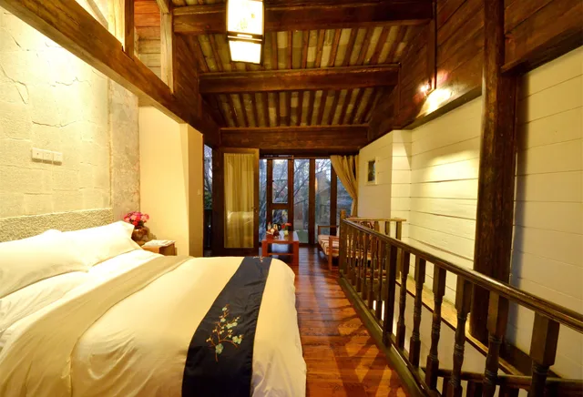 لوفت عائلي بسريرين كوين، Lijiang Shuhe Youyiju Private Club 2/5