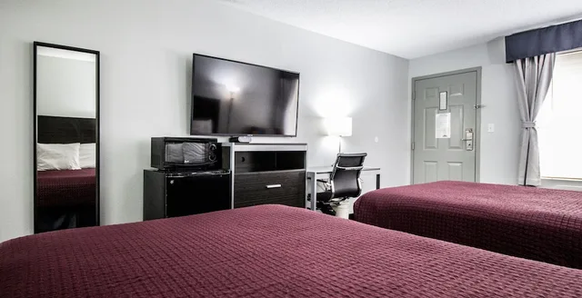 Standard, 2 Double Beds, Smoking, Brick Lodge Atlanta Norcross 2/3