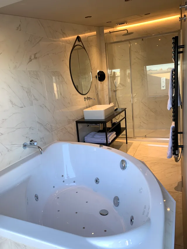 غرفة ديلوكس بشرفة بحوض جاكوزي، Hotel La Maison Bord'eaux 5/5