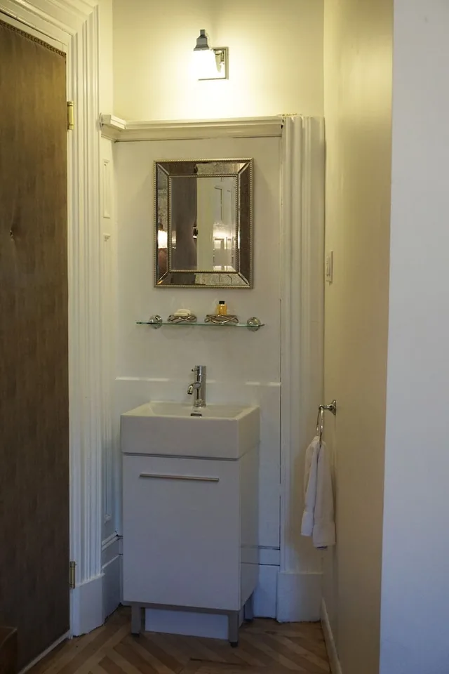غرفة قياسية بسرير كوين، Hotel Marie-Rollet 6/6