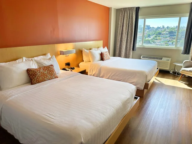 Room, 2 Queen Beds, Lincoln Hotel Monterey Park Los Angeles 1/10