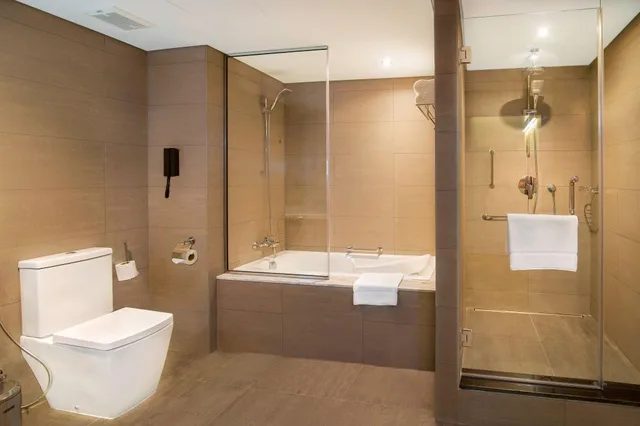 جناح ديلوكس بسرير كينج، Le Meridien Abu Dhabi 4/5