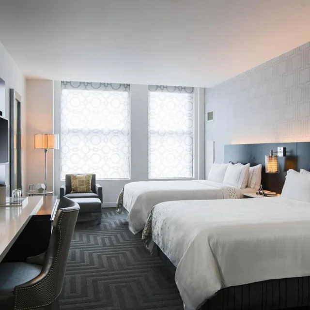 غرفة بسريرين كوين، Renaissance Cincinnati Downtown Hotel 1/6