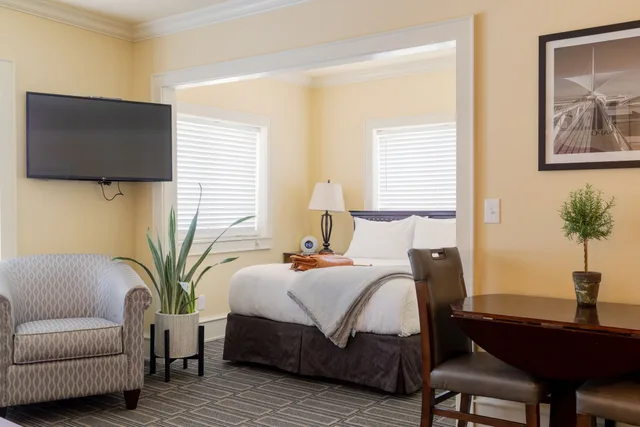 غرفة بريميير بسرير كوين مع أريكة، THE PLAZA HOTEL 7/10