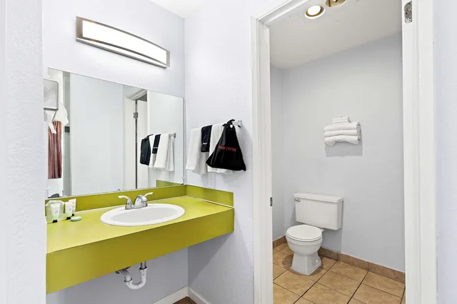 غرفة بسرير كينج، Red Lion Inn and Suites Yakima 5/5
