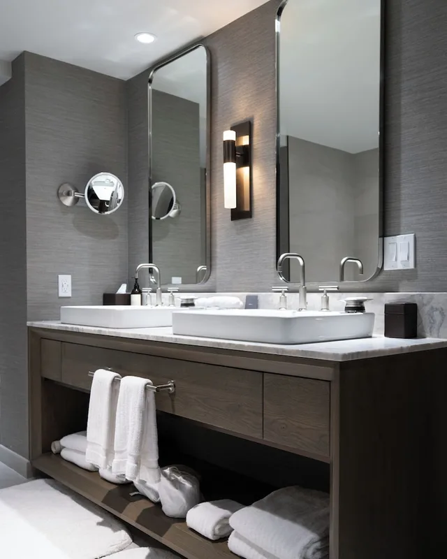 Fairmont Gold, King Bed, Accessible, Fairmont Tremblant 2/2