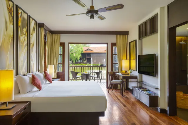 Lake Front King، Pelangi Beach Resort and Spa 2/8