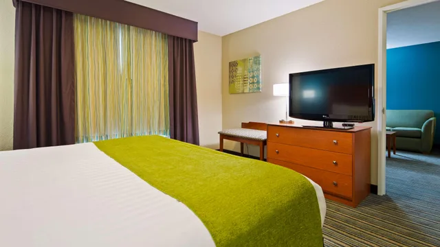 جناح بسرير كينج، Best Western Plus Menomonie Inn & Suites 2/4