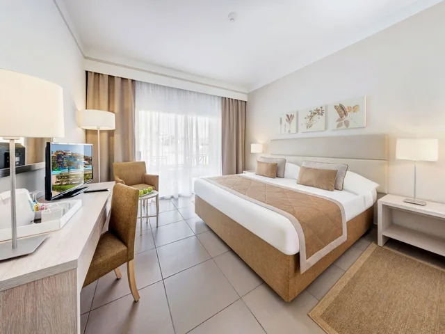 Family Swim Up Room، JAZ Aquaviva 3/4
