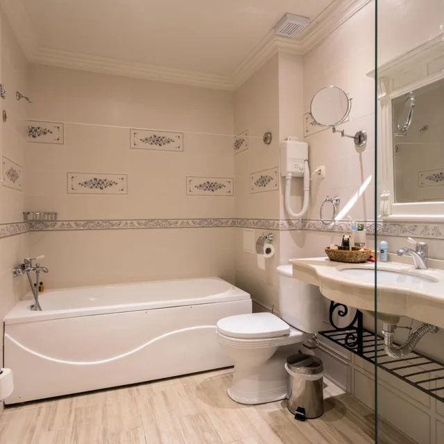 استوديو، Therma palace 4/4