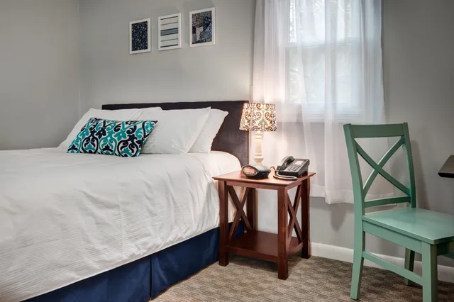 غرفة بسرير كوين، Kittery Inn and Suites 1/6