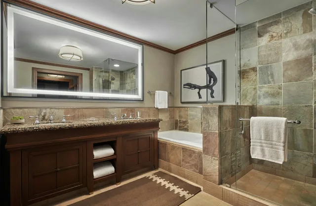 غرفة بإطلالة على الجبل، Four Seasons Resort Whistler 1/1