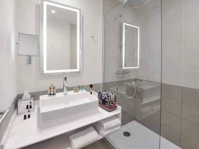 غرفة تنفيذية بسرير كوين مع أريكة، Novotel Annemasse Centre 4/5