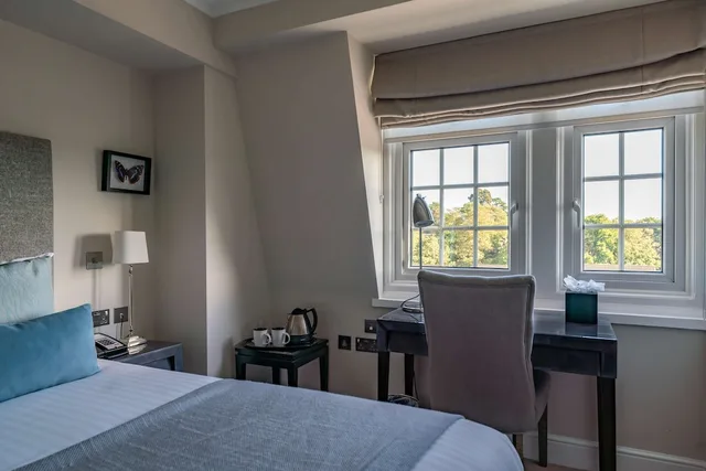 Basic, Double Bed, Oatlands Park Hotel 2/4