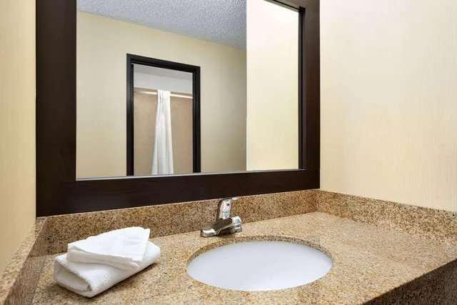 غرفة بسريرين كوين، Days Inn by Wyndham Carbondale 3/3