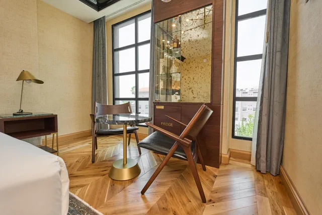 غرفة سوبيريور بسرير كينج بإطلالة على المدينة، Whisky Hotel 2/2