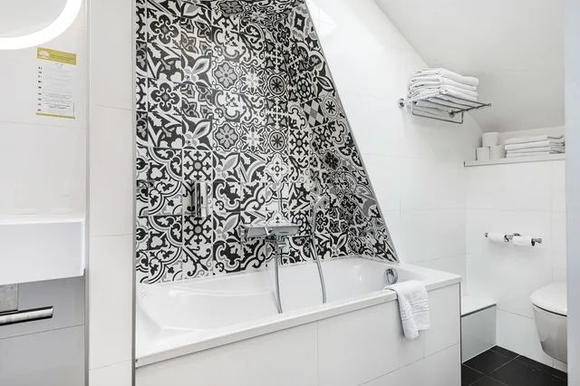 جناح مزدوج، Hotel Courcelles Mederic 3/3