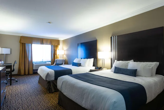 Hai, 2 Queen Beds، Best Western Plus Fernie Mountain Lodge 2/6