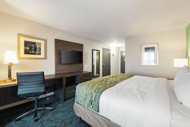 جناح بسرير كينج، Comfort Inn & Suites Oklahoma City near Bricktown OK 2/6