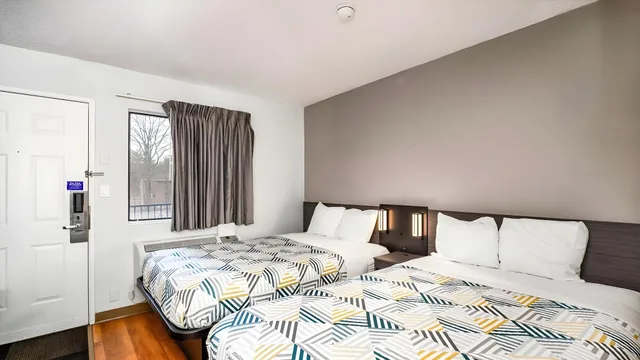 2 Full Beds - Micfridge، Motel6 Wethersfield, CT - Hartford 1/1