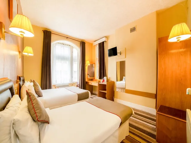 غرفة قياسية ثلاثية، Cardiff Sandringham Hotel 3/8