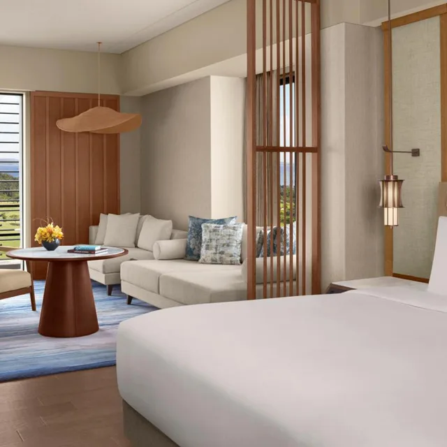 غرفة بريميير ديلوكس كبيرة ركنية بسرير كينج، The Ritz Carlton Okinawa 1/3