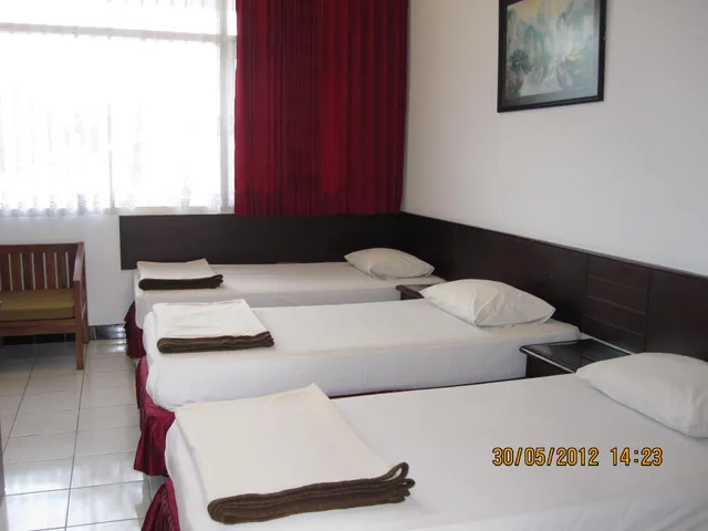 غرفة ديلوكس ثلاثية بثلاثة أسرّة، Hotel Santosa 1/2