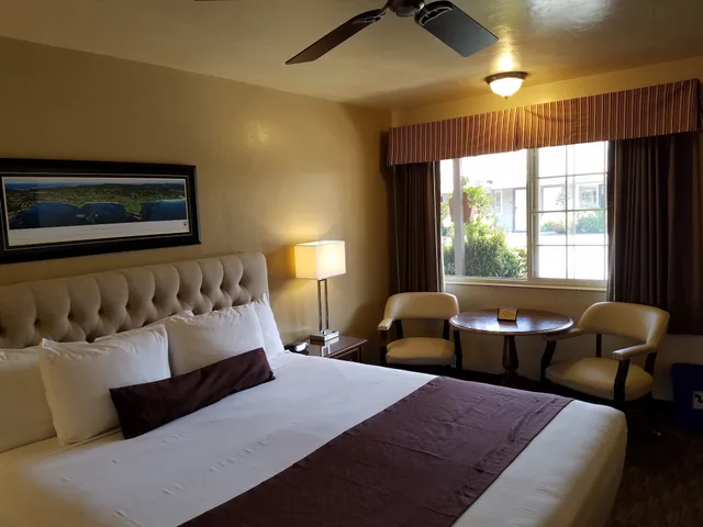 غرفة أساسية بسرير كينج لذوي الإعاقة، Lone Oak Lodge 1/10