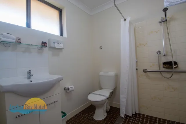 غرفة قياسية بسرير كوين، Anchor Bay Motel 2/3