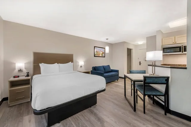 غرفة بسرير كوين لذوي الإعاقة، MainStay Suites Sterling near Dulles Town Center 1/7