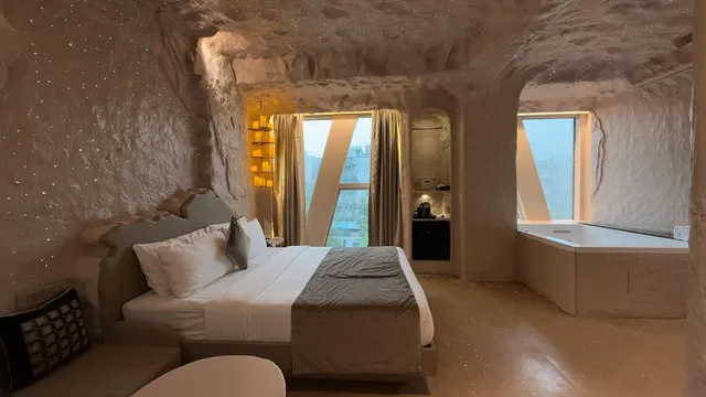 غرفة ديلوكس بجاكوزي، Dragonfly Hotel 2/2