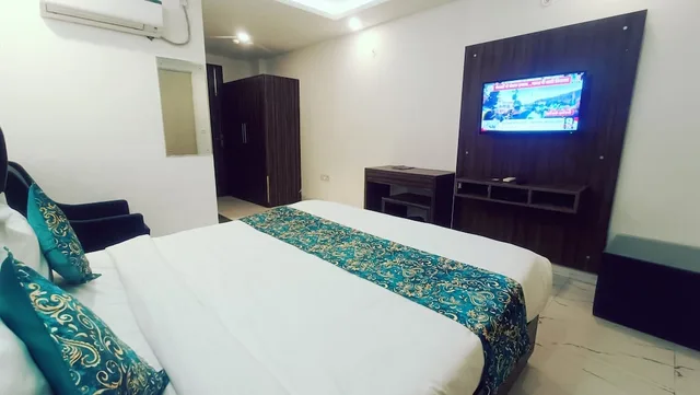 غرفة بريميوم بسرير كينج، Oyo 10274 Hotel Aamara 6/10