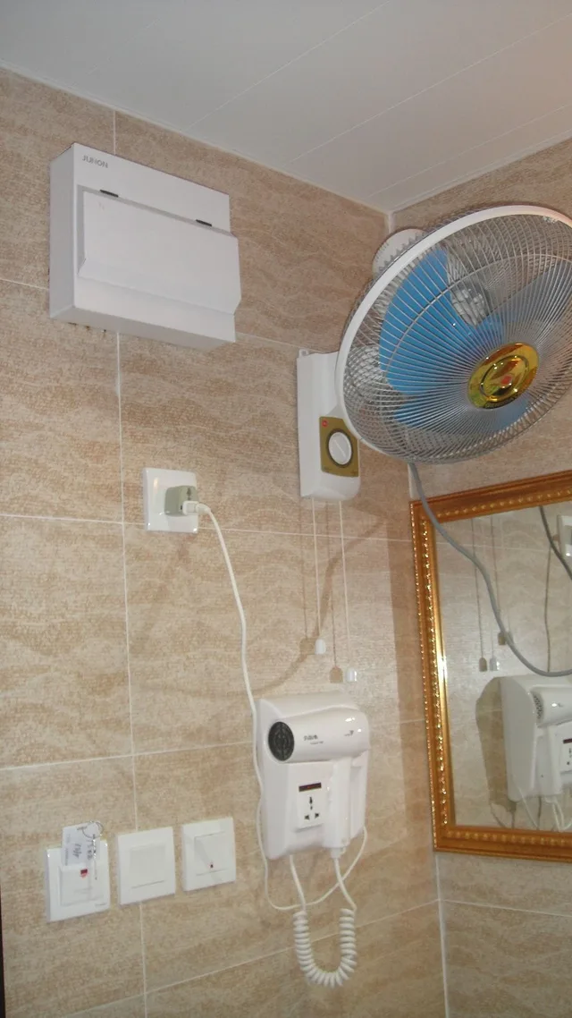 غرفة ديلوكس ثلاثية بسرير مزدوج وسرير فردي، Philippine Hostel 2/2