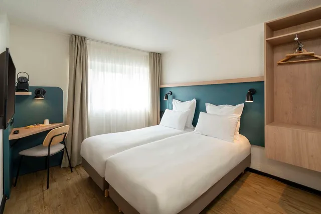 Standard, Twin Beds, Court View، Le Carline Sure Hotel Collection by Best Western 1/3