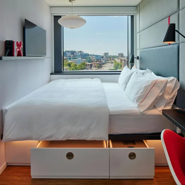 غرفة بسرير كينج بإطلالة، citizenM Boston Back Bay 1/7