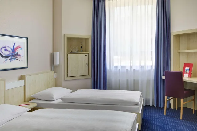 Standard, Twin Beds, IntercityHotel Kassel 1/2