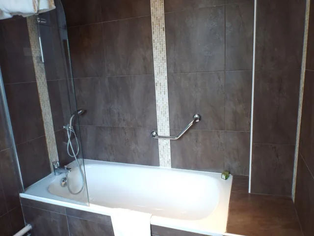 غرفة سوبيريور بسرير مزدوج بحوض استحمام، HOTEL SAINT MARTIN 9/10
