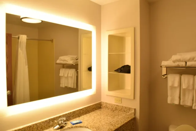 غرفة قياسية بسريرين كوين، Holiday Inn Express Hotel Suites Sparta 2/2