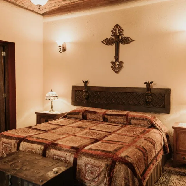 جناح بسرير كينج بجاكوزي، Hacienda Sepulveda Hotel Spa 2/8