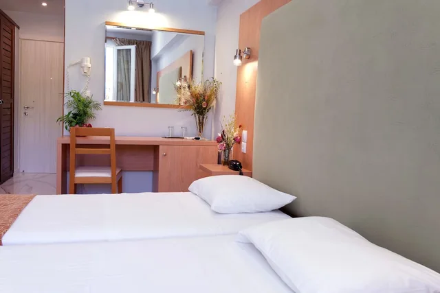 غرفة قياسية بسرير مزدوج بإطلالة جزئية على البحر، Punta Hotel 2/5