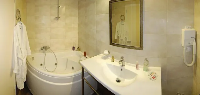 جناح جونيور بإطلالة على البحر بحوض جاكوزي، Lefkas Hotel 5/5