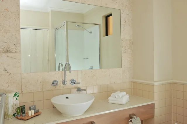 2 Bedrooms, Queen and Twin Beds, Dual Key، Mantra Heritage Port Douglas 6/7