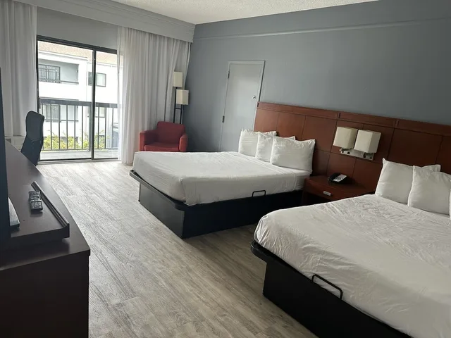 غرفة بسريرين مزدوجين، Super 8 by Wyndham Dallas Love Field Airport 2/10