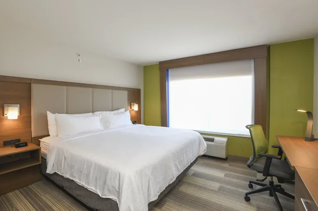 1 Bedroom, Suite, King Bed, Living Area, Holiday Inn Express Hotel Suites Richwood Cincinnati South 4/8