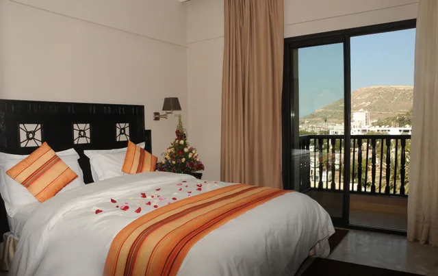 غرفة قياسية بسرير كينج، Hotel Oasis and Spa 3/9