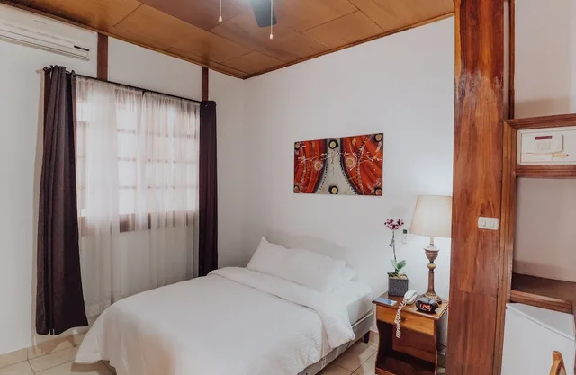 غرفة قياسية بسرير مزدوج، HOTEL DUNN INN 1/5